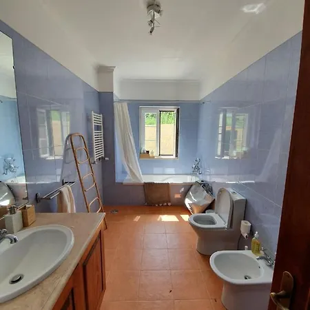 Villa Lovely 4-Bed Villa In Colares *