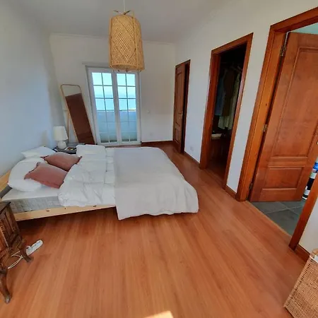 Villa Lovely 4-Bed Villa In Colares *