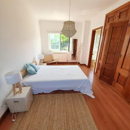 Lovely 4-Bed Villa In Colares Adraga