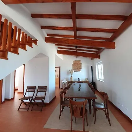 Villa Lovely 4-Bed Villa In Colares *