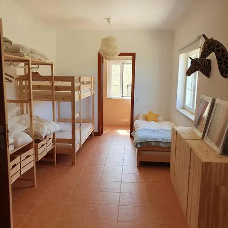 Lovely 4-Bed Villa In Colares Adraga