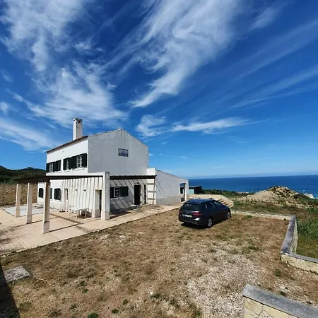 Lovely 4-Bed Villa In Colares